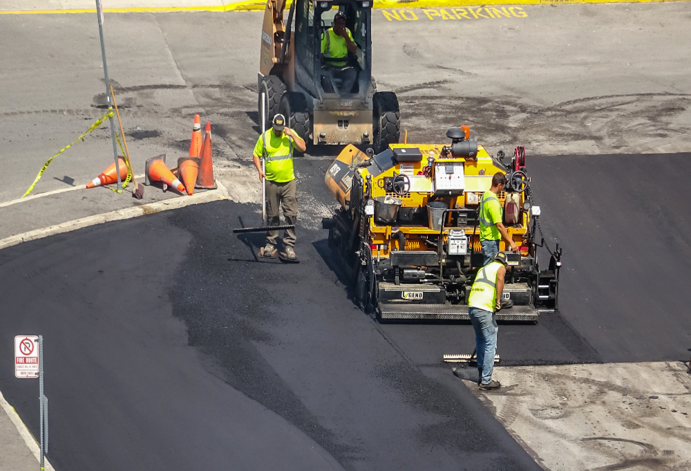 Comparing Asphalt to Concrete: What’s Best for Your Business?
